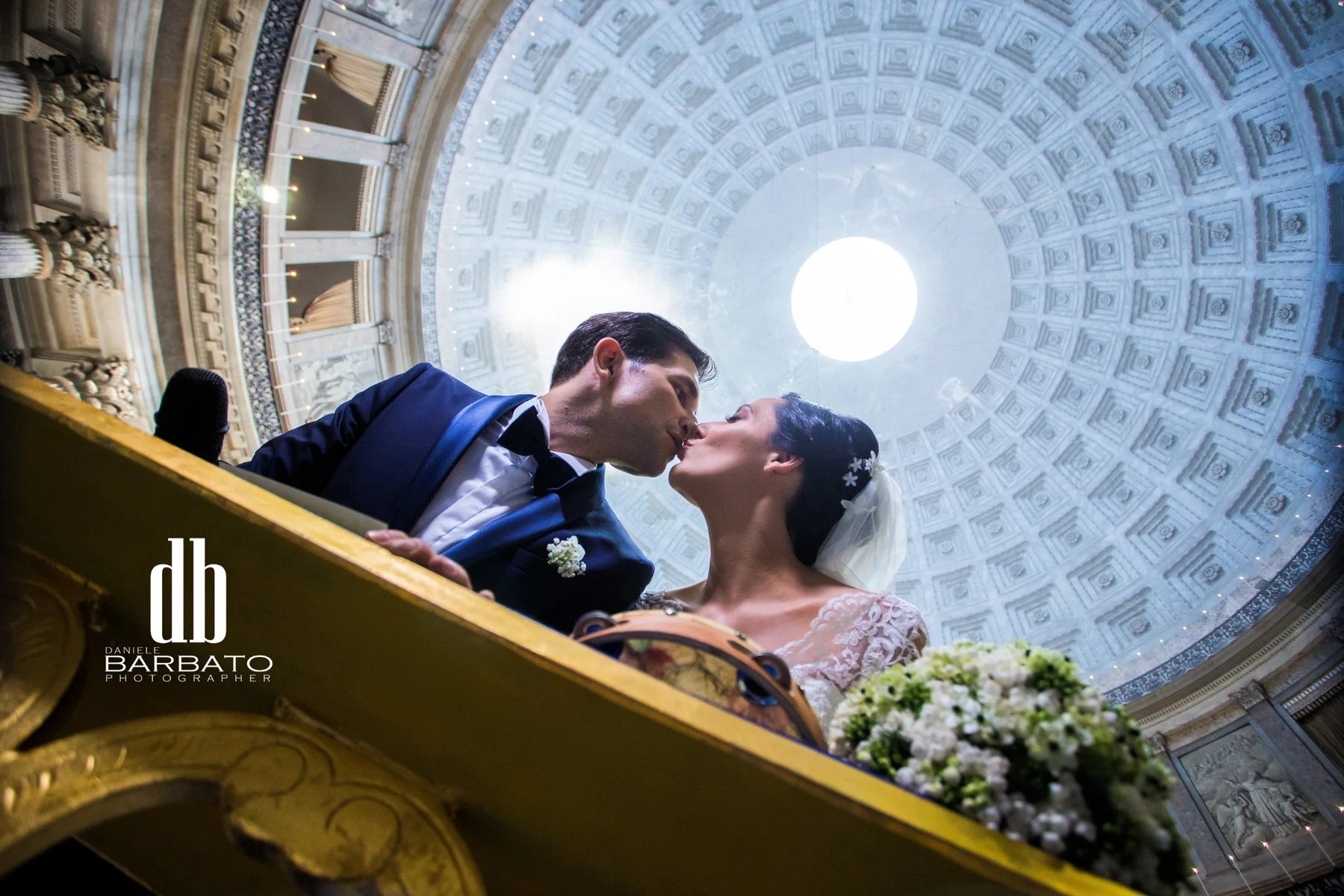 Gli sposi sotto la cupola