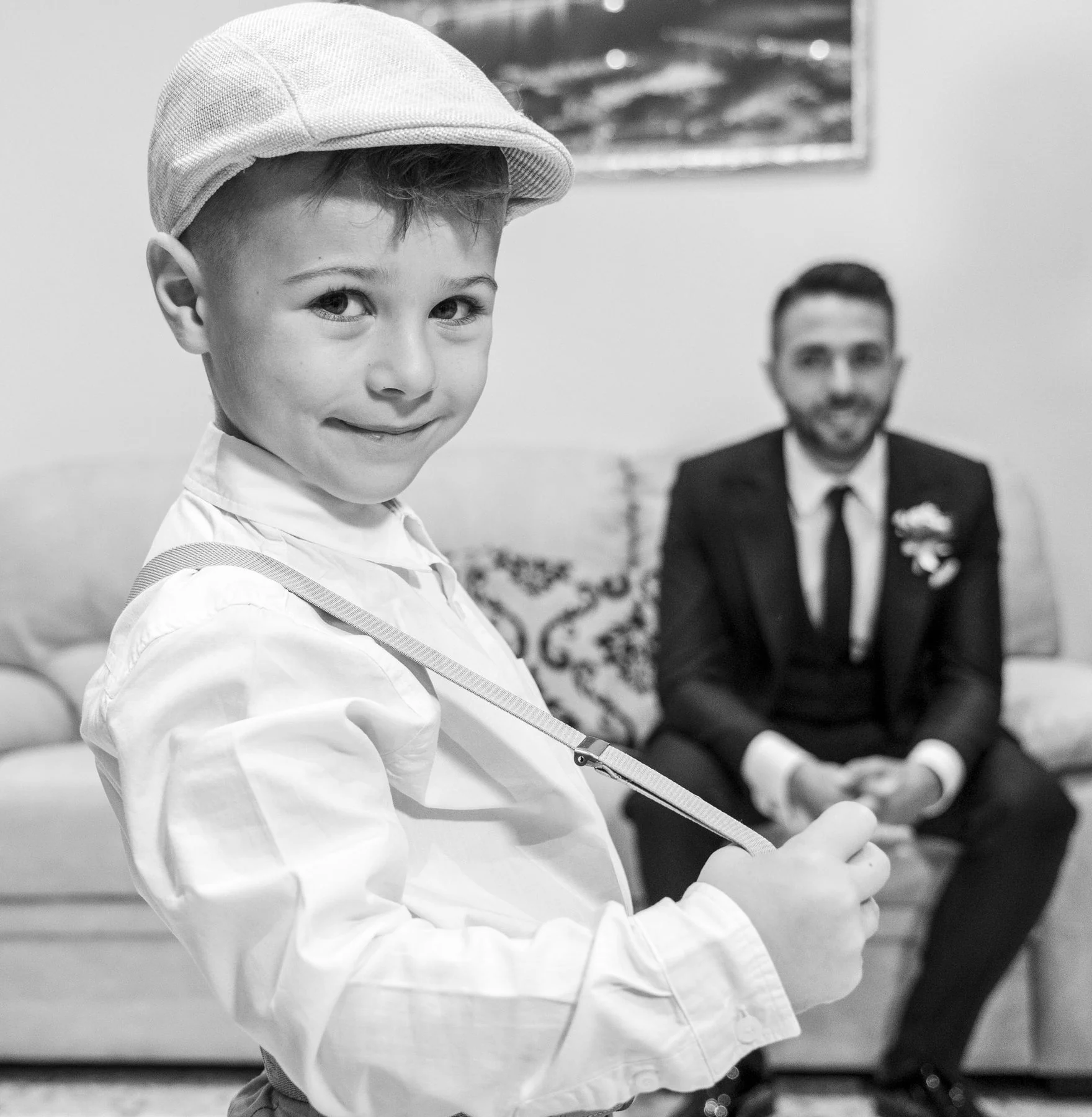Bambino durante i preparativi del matrimonio